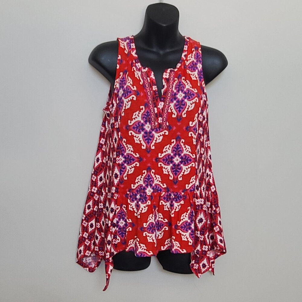 Akemi & Kin Tank Top Small Red Print asymmetrical hem